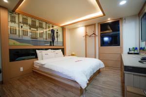 Mokpo Well hotel客房内的一张或多张床位