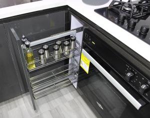 a kitchen with an open dishwasher with bottles and pans at TOCANCIPÁ, Increíble, Hermoso y Moderno APARTAMENTO COMPLETO! in Tocancipá