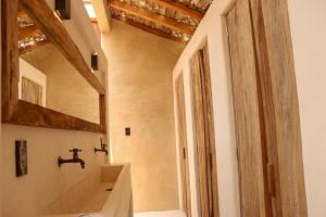 Bilik mandi di Secret Spot by Palapita Beach House