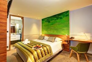 Posteľ alebo postele v izbe v ubytovaní Horizon Luxury Suites & Design Rooms