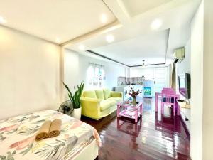 Una cama o camas en una habitación de Vitamin Home Hoè Nhai