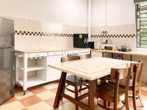 Η κουζίνα ή μικρή κουζίνα στο Nestle Homestay@Batu Pahat