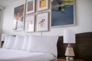 Ένα ή περισσότερα κρεβάτια σε δωμάτιο στο SCP Hilo Hotel