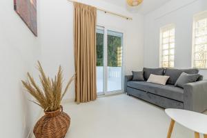 Khu vực ghế ngồi tại Theo Bungalows Boutique Hotel