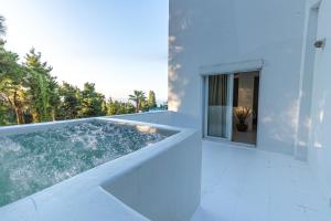 Hồ bơi trong/gần Theo Bungalows Boutique Hotel