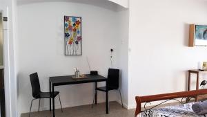 Χώρος καθιστικού στο The Courtyard - Garden View Studio