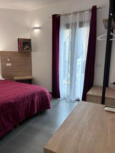 Postel nebo postele na pokoji v ubytování Longevity Hotel