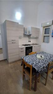 A kitchen or kitchenette at Casa Vacanze da Peppe Még 6 kép