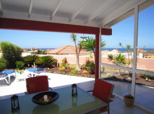 a dining room with a view of the ocean at EL Paraiso in La Pared