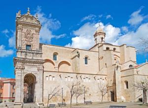 a large building with a tower on top of it at Guest House Italy 21 -Affittacamere in Sassari