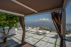 a balcony with chairs and a view of the ocean at Relais al Castello in Castellammare di Stabia
