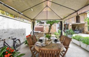 Patio nebo venkovní prostory v ubytování Stunning Apartment In Rivignano Teor