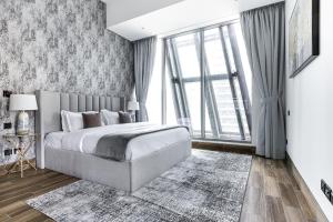 Ένα ή περισσότερα κρεβάτια σε δωμάτιο στο SIMPLY COMFORT in J ONE Tower