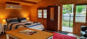 Postel nebo postele na pokoji v ubytování Churchill Cabin