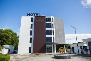 Budova, kde se hotel nachází + 37 fotografií