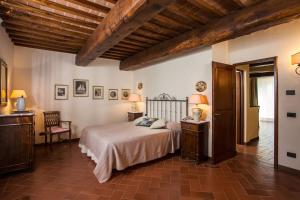 Rúm í herbergi á Deluxe apartment Ildebrando Fulignano San Gimignano