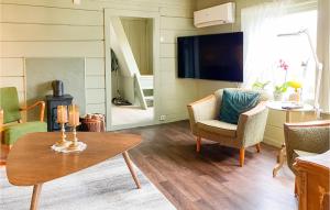 Χώρος καθιστικού στο Stunning Home In Ålesund With Kitchen