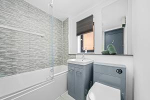 a bathroom with a toilet and a sink and a shower at Flat in Glasgow City in Glasgow