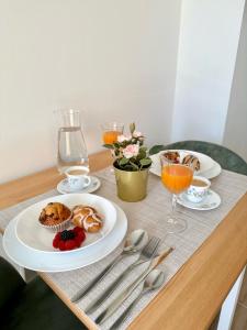 a table with plates of food and drinks on it at Casa Secunda Romar in Córdoba +18 photos