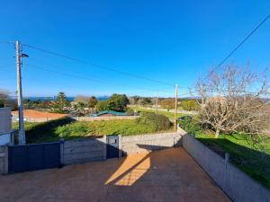 een uitzicht vanaf het dak van een huis bij Samil, Vigo, chalet con finca in Vigo