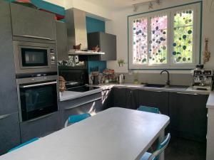 Kuchyň nebo kuchyňský kout v ubytování Chambre cosy à Houilles + 7 fotografií