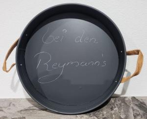 a black pot with the wordsoatlorrants written on it at Bei den Reymann´s in Nollingen