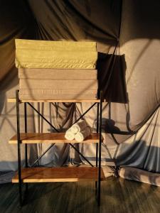a shelf with two towels on top of a tent at Lake_glamping_ik in Tossor