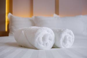 Postel nebo postele na pokoji v ubytování Wellesley Hotel