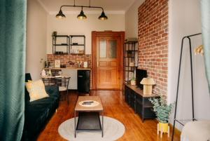 Kuchyňa alebo kuchynka v ubytovaní Apartamenty Rynek Staromiejski 24/2
