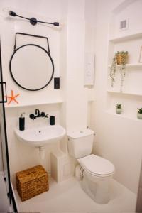 Kúpeľňa v ubytovaní Apartamenty Rynek Staromiejski 24/2