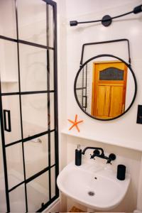 Kúpeľňa v ubytovaní Apartamenty Rynek Staromiejski 24/2