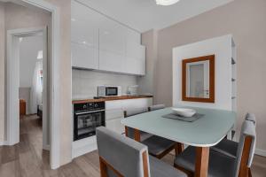 Kuchyň nebo kuchyňský kout v ubytování Brotis - Apartment with sea view - Makarska Exklusiv