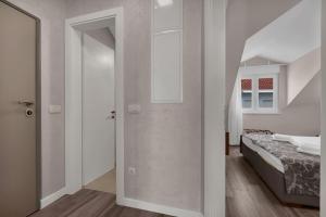 Postel nebo postele na pokoji v ubytování Brotis - Apartment with sea view - Makarska Exklusiv