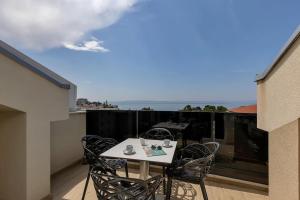 Balkón nebo terasa v ubytování Brotis - Apartment with sea view - Makarska Exklusiv