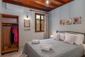 Gallery image of Studio De Bosset in Argostoli +14 photos