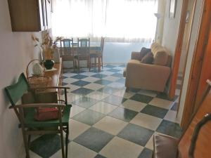 a living room with a checkered floor at Oasis junto al mar in Torre del Mar
