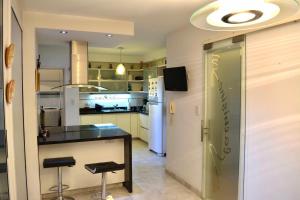 Dapur atau dapur kecil di FANTASTICO con COCHERA en PLENO CENTRO