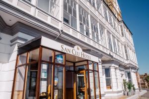 a building with a sign that reads san gui hotel at San Clu Hotel, Bar & Brasserie in Ramsgate +42 photos