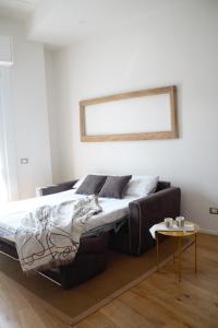 A bed or beds in a room at La Milanese, Appartamento Moderno con Balcone - Metro Isola a 2 min