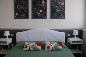 A bed or beds in a room at La Milanese, Appartamento Moderno con Balcone - Metro Isola a 2 min