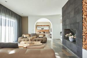 Zona d'estar a Villa Larosa with seaview in Es Cubells Ibiza