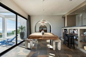 Гостиная зона в Villa Larosa with seaview in Es Cubells Ibiza