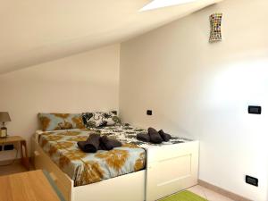 a bedroom with a bed in a white room at Mavericklodge in LʼAquila