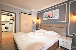 a bedroom with a large bed with a swan on it at Alanya polat tatil evleri in Alanya +31 photos
