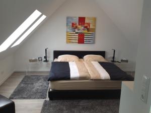a bedroom with a bed in a attic at Glewitz Am Alten Fährhaus in Garz-Rügen