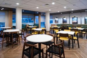 a restaurant with tables and chairs in a room at Fairfield Inn & Suites by Marriott Charlotte University Research Park in Charlotte