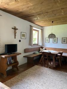 Televízia a/alebo spoločenská miestnosť v ubytovaní Ferienwohnung Zita Weber