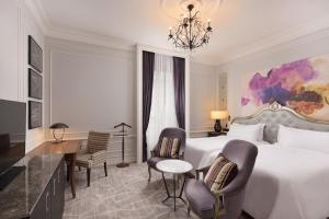 Кровать или кровати в номере Hotel Maria Cristina, a Luxury Collection Hotel, San Sebastian