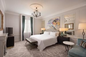 Кровать или кровати в номере Hotel Maria Cristina, a Luxury Collection Hotel, San Sebastian