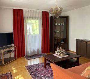 Telewizja i/lub zestaw kina domowego w obiekcie Ferienwohnung Zita Weber